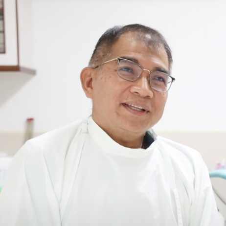 ทันตแพทย์เรวัตร แก้วสุกใส